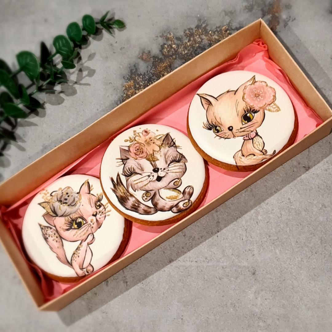 Dekoruoti imbierinia sausainiai "Trys katytės"